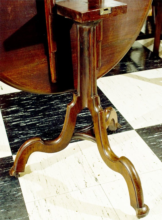 Mahogany Tilt-Top Table In Excellent Condition In Woodbury, CT