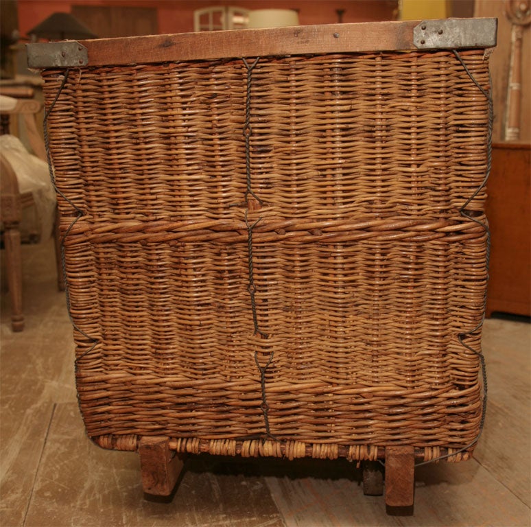 French Wicker Laundry Cart 2