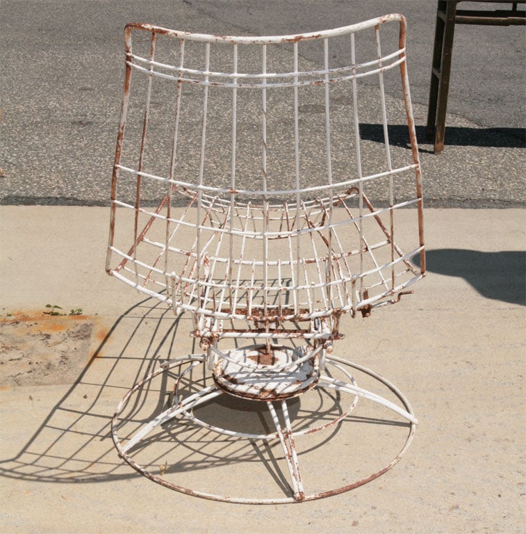 Very comfortable, metal lounging rocker.  Excellent to use on the porch on patio.<br />
Can be used indoor or outdoor.  Chair has some rust but can easily be removed.  We can do the work for you.  Please ask for quote.<br />
Keywords:  Metal Wire
