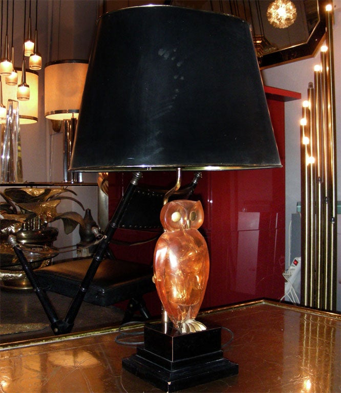 French 1970s Lamp Decorated with a Resin Owl For Sale