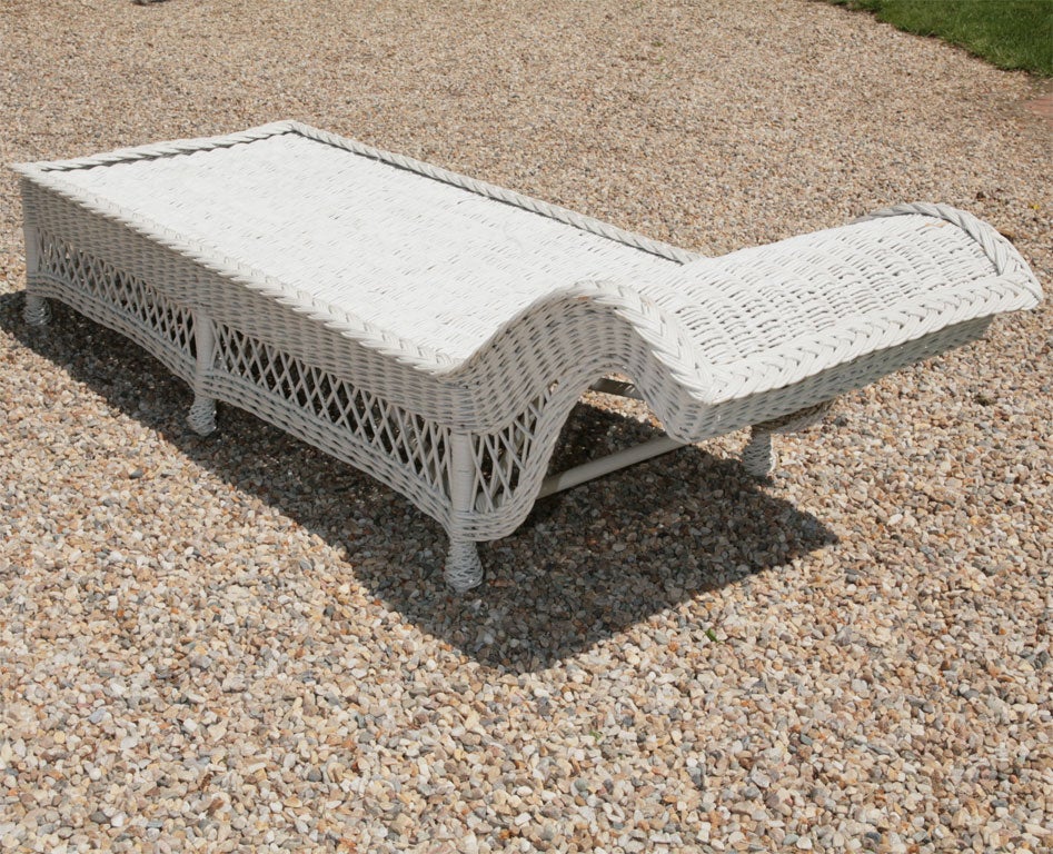 American BAR HARBOR WICKER FAINTING COUCH