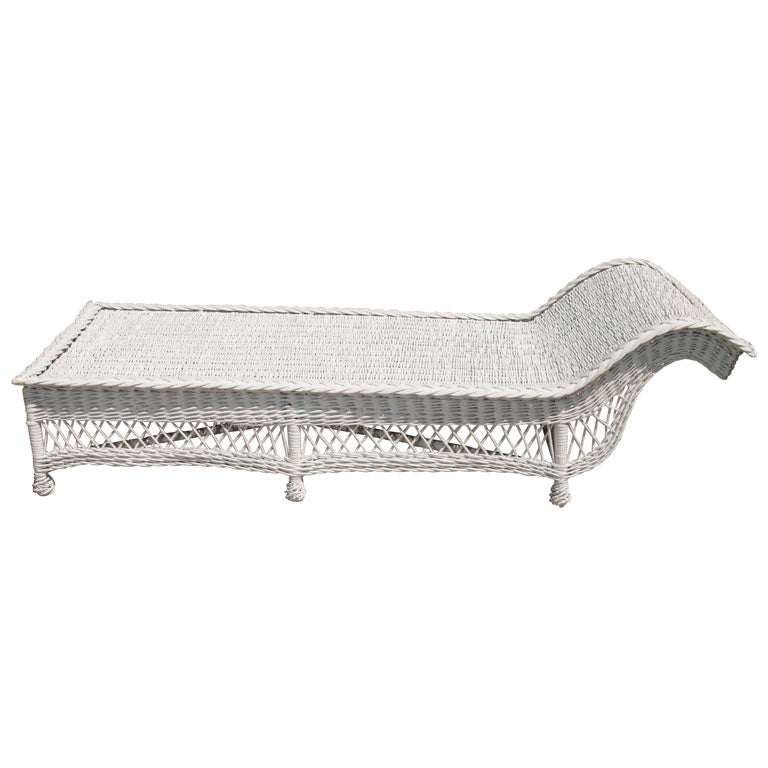 BAR HARBOR WICKER FAINTING COUCH