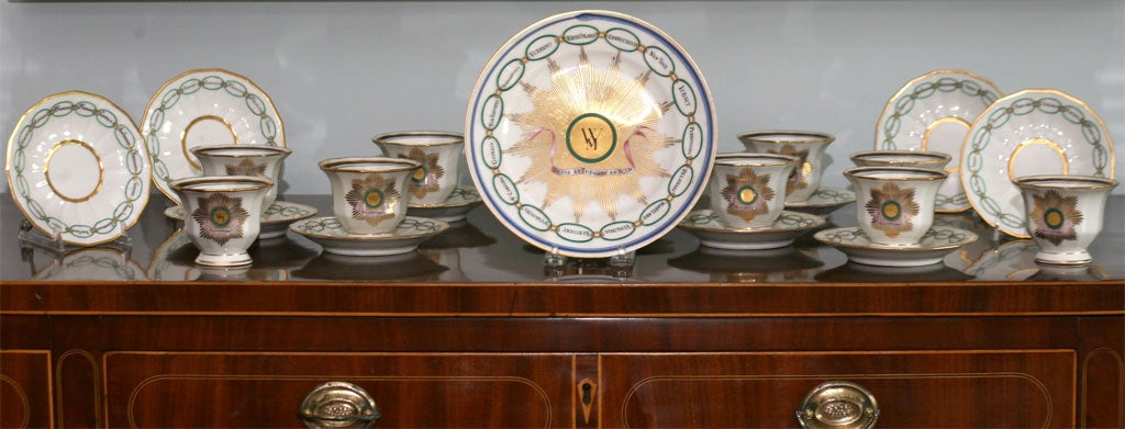 These are copies of late 18th century Chinese<br />
porcelain that was ordered by Martha Washington.<br />
An original is in the Diplomatic rooms at the Dept.<br />
of State. There is one cake plate 8 1/2