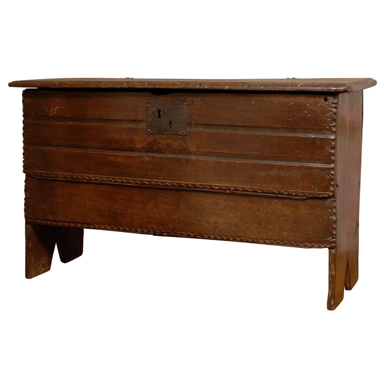 English Georgian Carved Oak Coffer with Simple Shape from the Early 18th Century