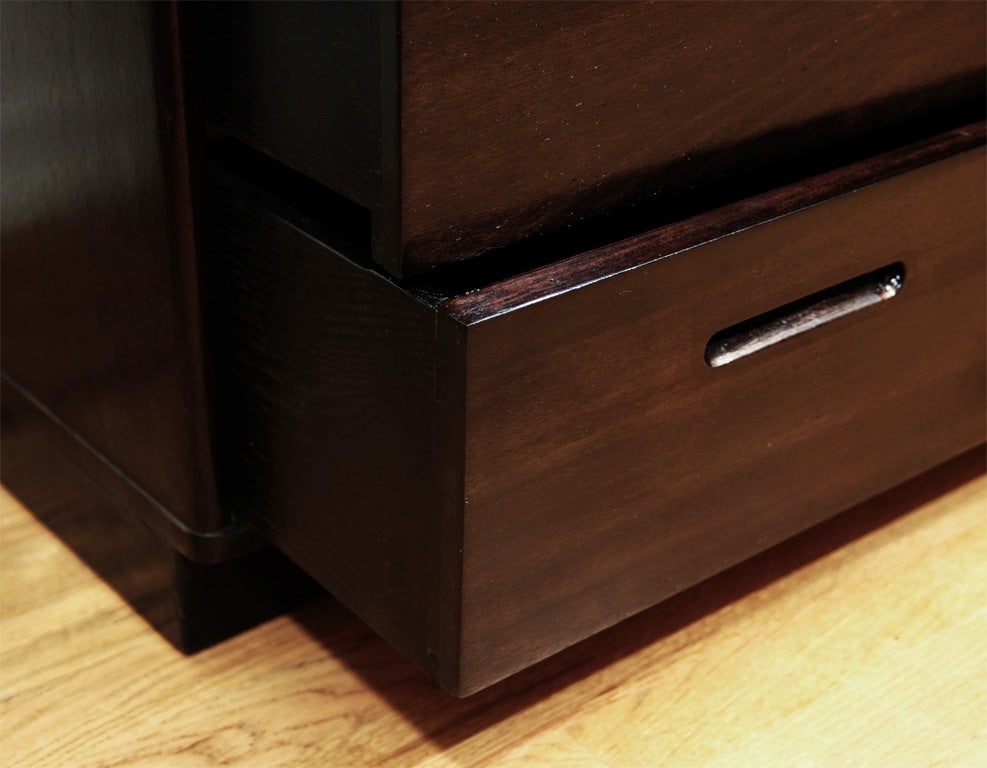 Pair of ebonized wood chests of drawers by Dunbar In Excellent Condition In New York, NY