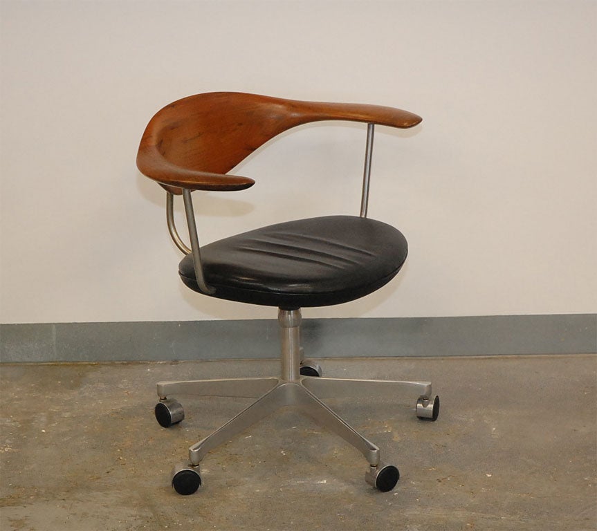 20th Century Hans Wegner Swivel Chair by Johannes Hansen