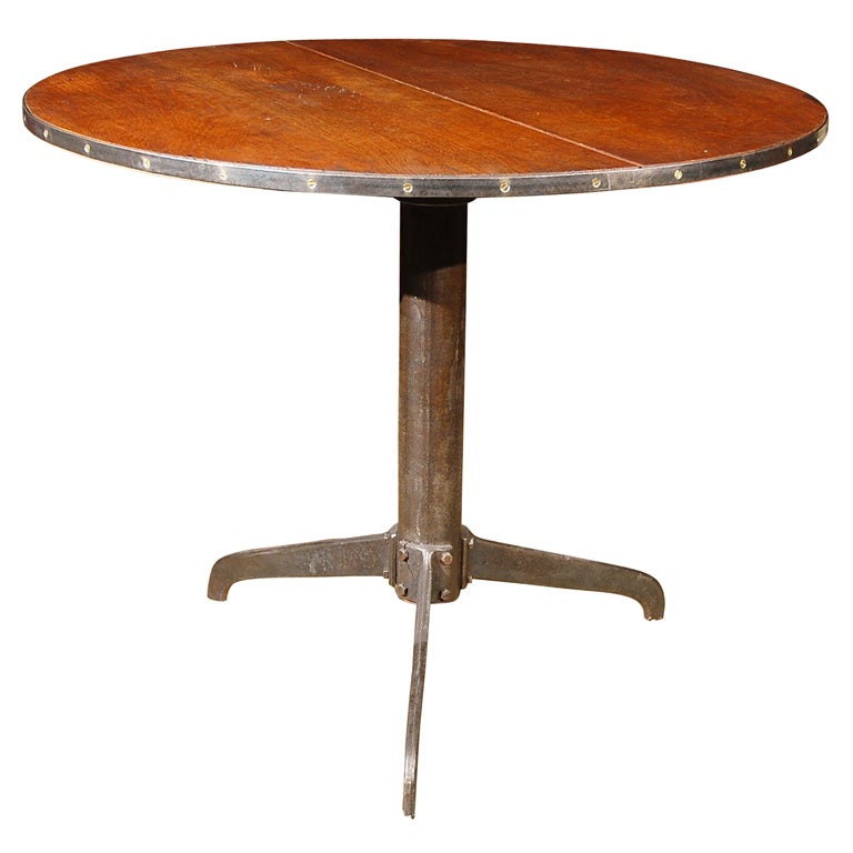 Table industrielle à plateau basculant