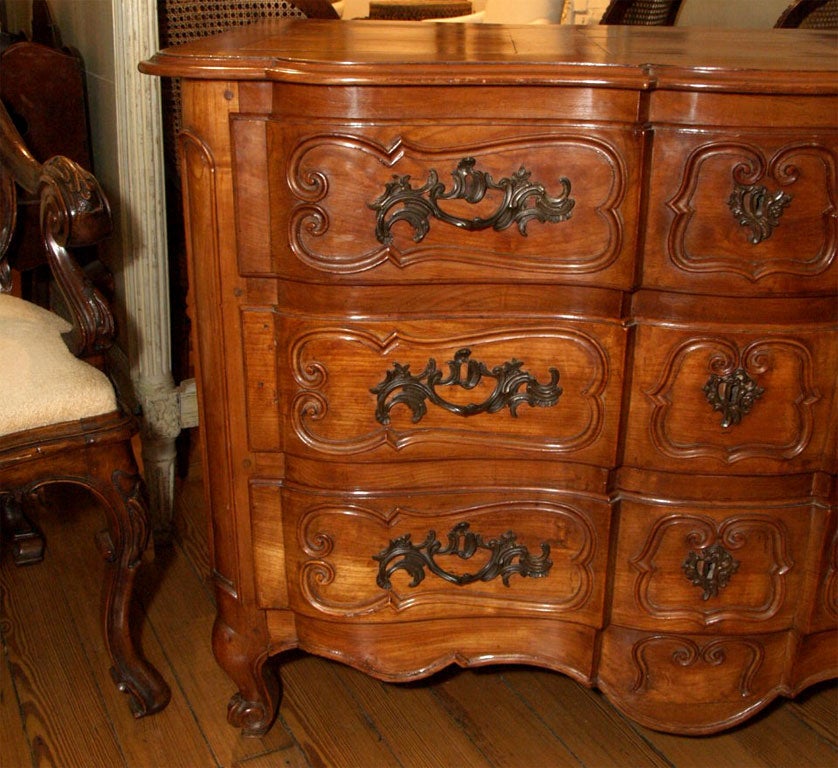 18th Century and Earlier PERIOD LOUIS XV WALNUT COMMODE