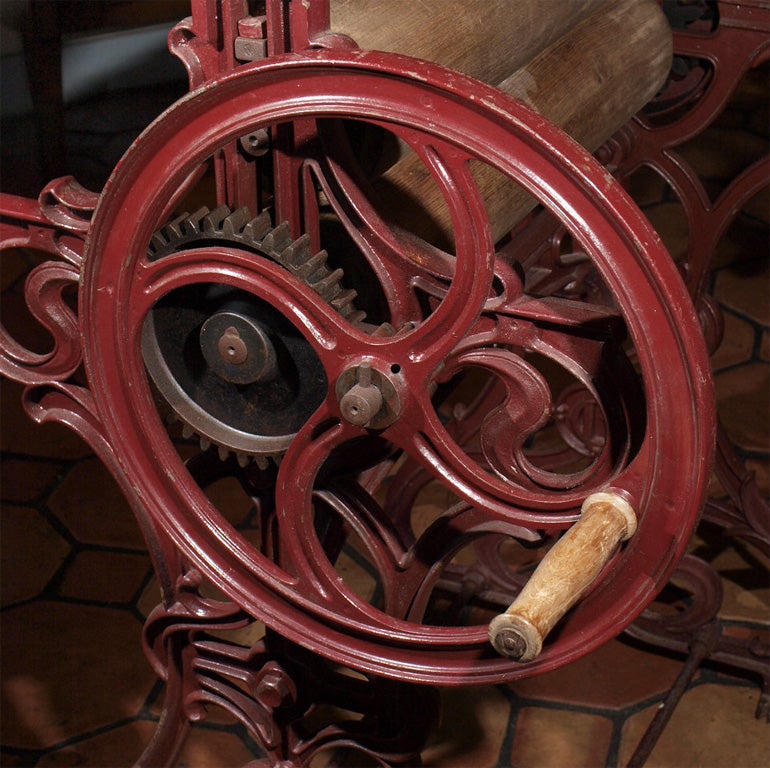 Art Nouveau Cast Iron Mangle For Sale 2