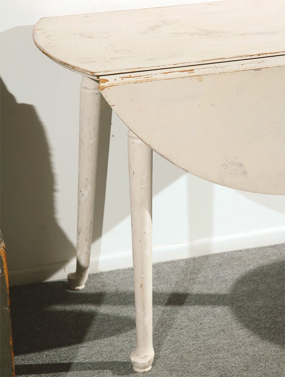 American 19THC ORIGINAL WHITE PAINTED DROP LEAF TABLE FROM PENNSYLVANIA