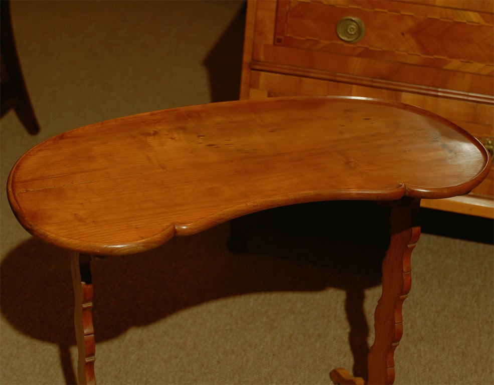 French 19th century Kidney Shaped Work Table in Fruitwood