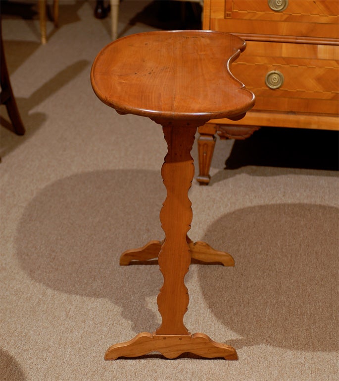 19th century Kidney Shaped Work Table in Fruitwood 1