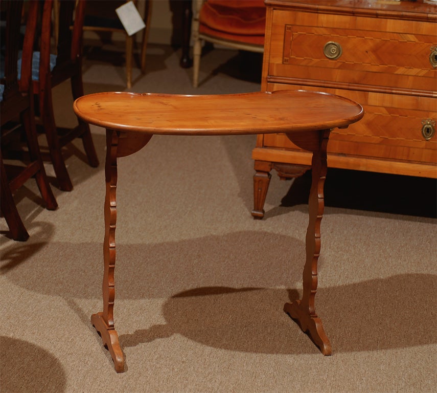 19th century Kidney Shaped Work Table in Fruitwood 3