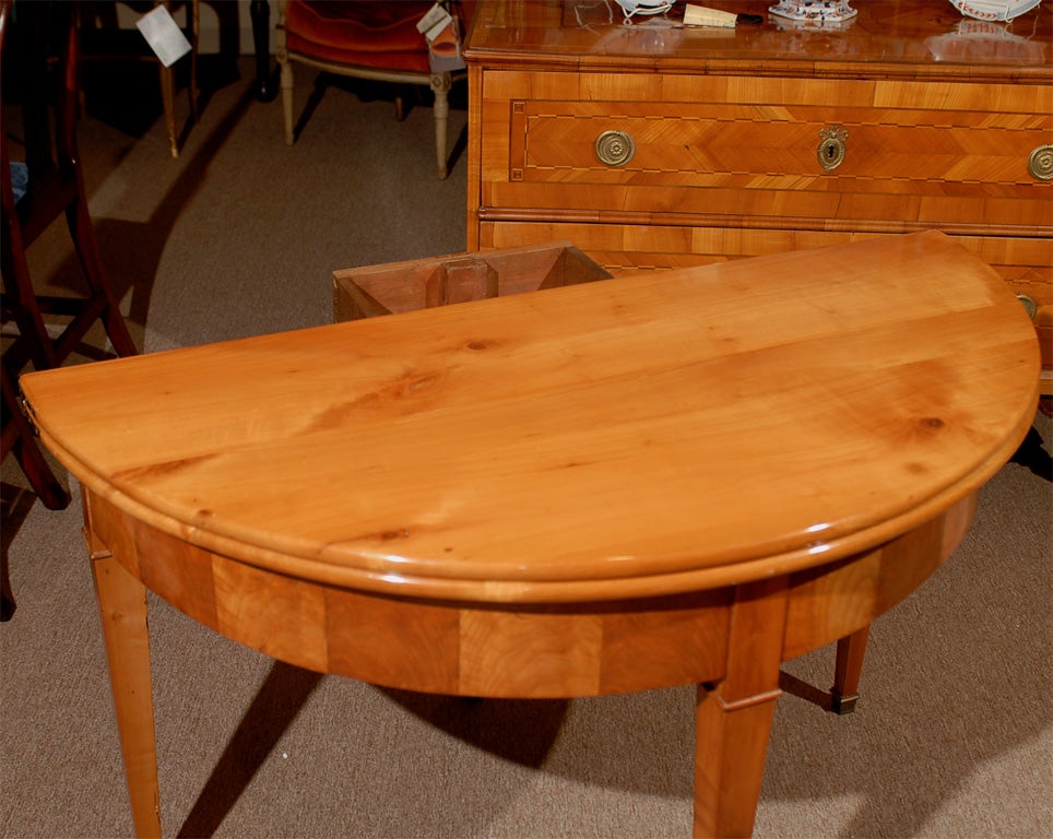 Restoration Period Demi-Lune Flip-Top Table, ca. 1830. In Good Condition For Sale In Atlanta, GA