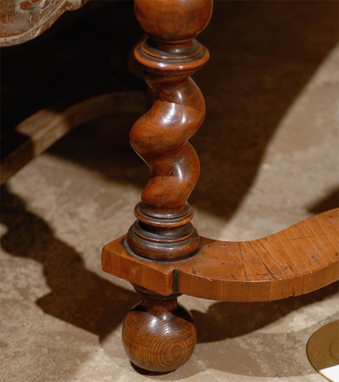 WILLIAM & MARY OYSTER VENEER SIDE TABLE, C. 1700 6