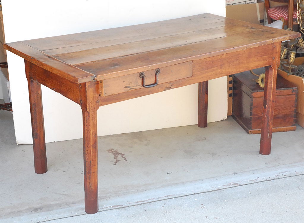 This table can be used as a desk table or cut down for a coffee table with 2 deep large drawers