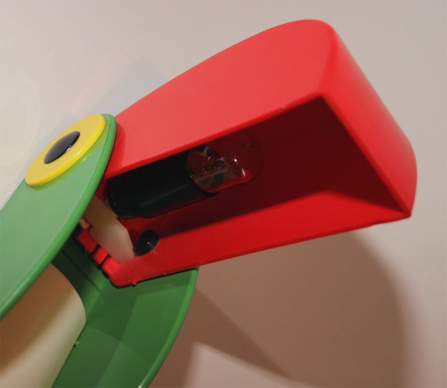 Italian Plastic 1970's Toucan Lamp 1