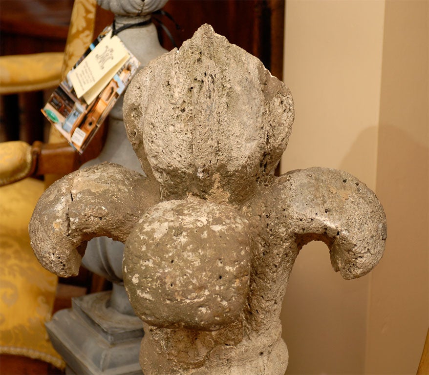 Cast Pair of 18th Century French Stone Fleur-de-lis Finials For Sale