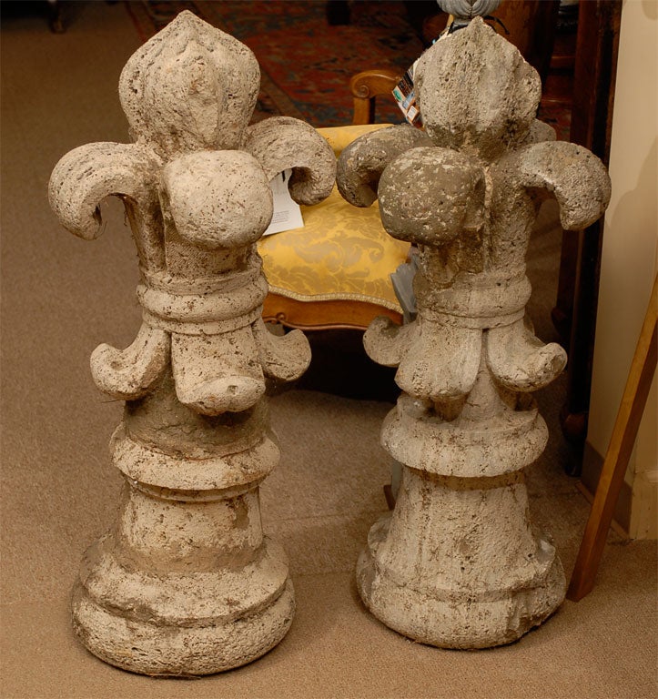 Pair of 18th Century French Stone Fleur-de-lis Finials In Good Condition For Sale In Atlanta, GA