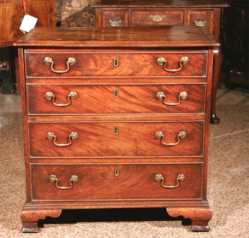 CHIPPENDALE COMMODE CHEST