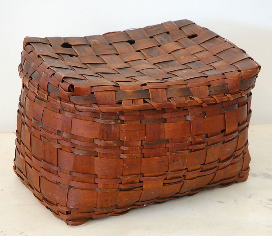 19TH C. MAINE INDIAN POTATO STAMP SPLINT WOOD BASKET WITH LID.