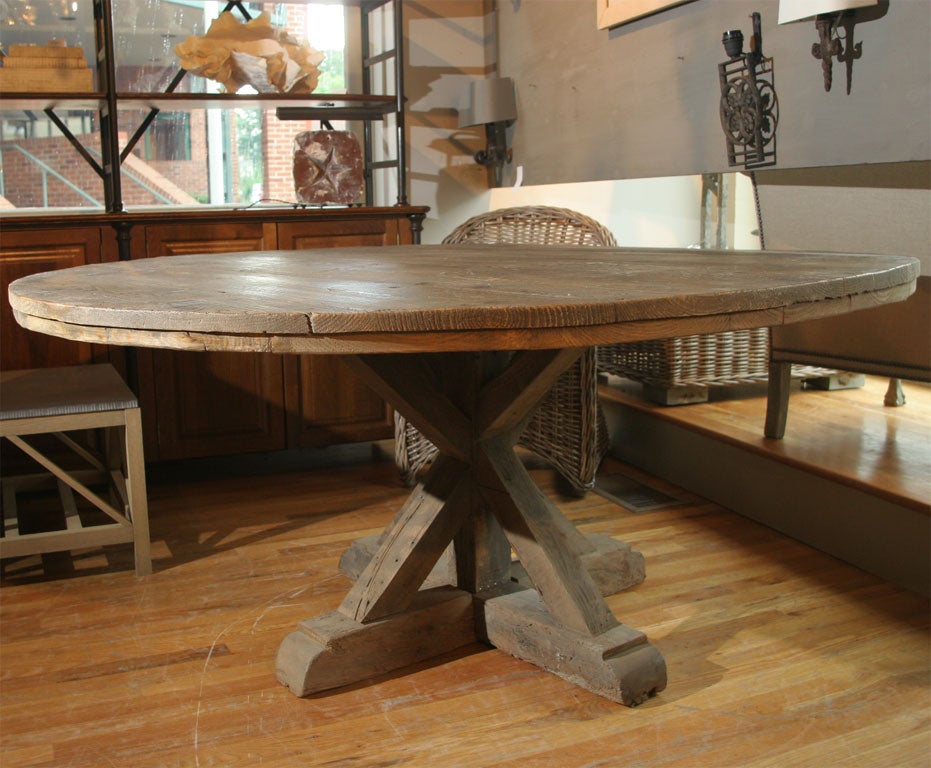 Rustic round dining table made in reclaimed pine. Can be custom ordered in different sizes, wood and finishes.