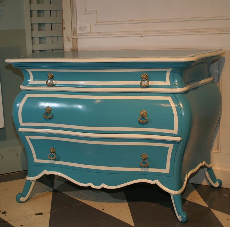 French Bombe Chest In Excellent Condition In Stamford, CT