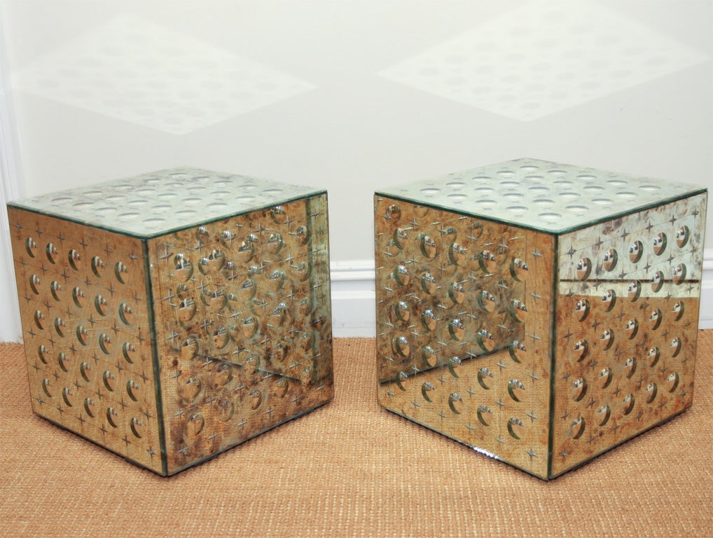 Pair of Mid-Century Mirrored Cubes In Excellent Condition In New York, NY