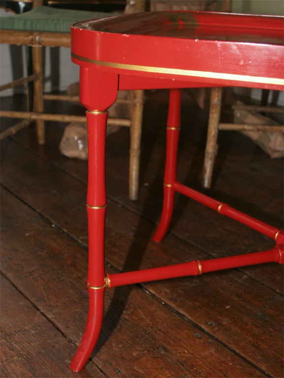 Red Tole Chinoiserie Tray Table. English, Circa 1825 In Excellent Condition For Sale In New York, NY