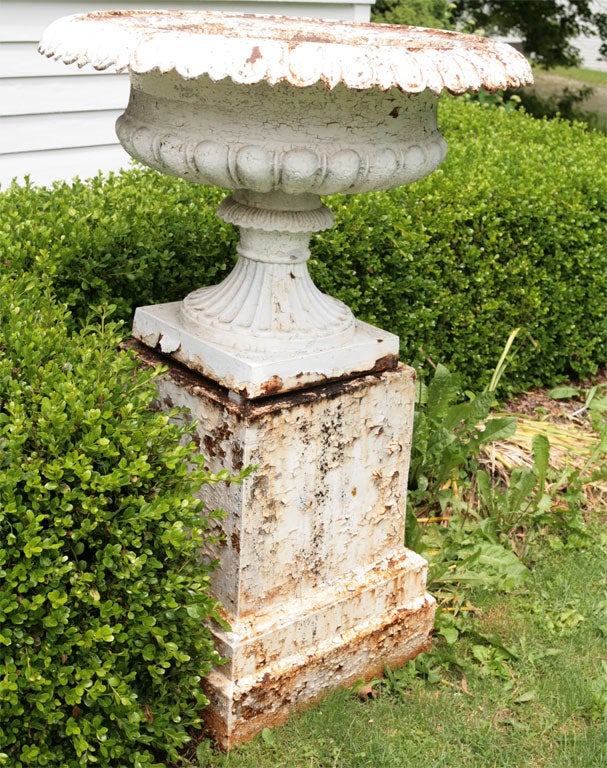 Large scale Urn and Base