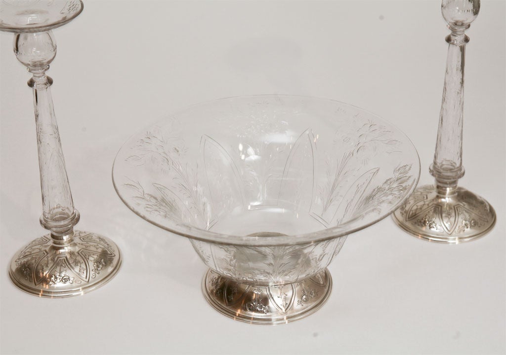 Ensemble de trois pièces de centre de table en cristal soufflé à la bouche signé « Hawks », en argent sterling en vente 3