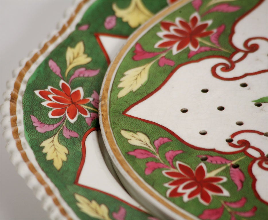 Plato de carne grande de porcelana del s. XIX con escurridor a juego Diseño 