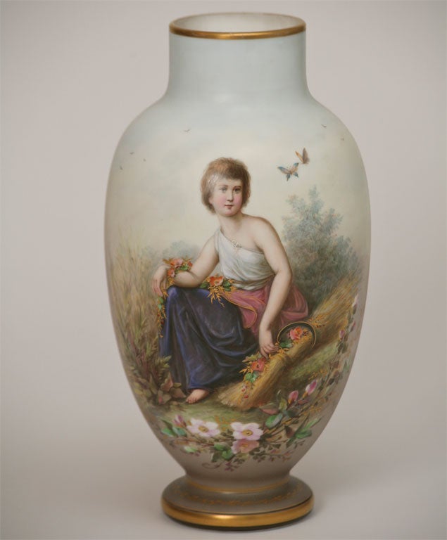 Handgeblasene Opalvase mit handbemalter Porträtmaler, signiert Ahne (Viktorianisch) im Angebot
