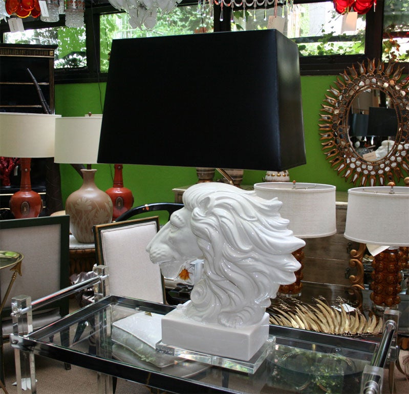 Lion Head Ceramic Table Lamp on Lucite Base
