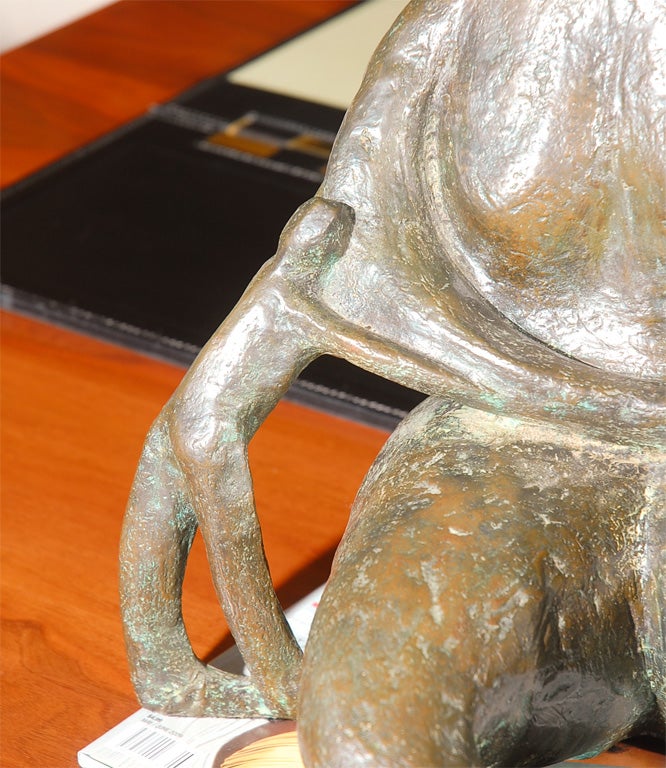 Américain Sculpture en bronze de la mère et de l'enfant par M. Holm en vente
