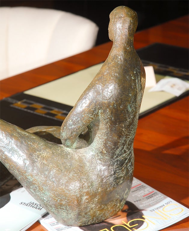 20ième siècle Sculpture en bronze de la mère et de l'enfant par M. Holm en vente