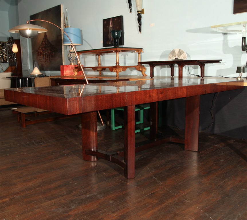 Mid-20th Century Elegant Dining Table by TH Robsjohn-Gibbings for Widdicomb