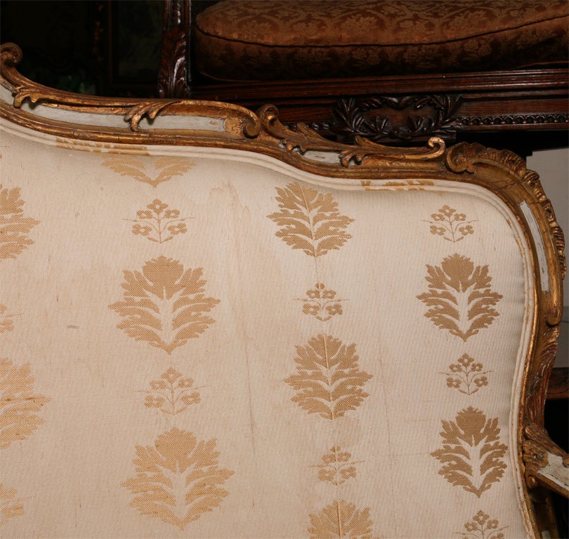 Louis XV/XVI  Transitional Style Painted Sette In Good Condition In Miami, FL
