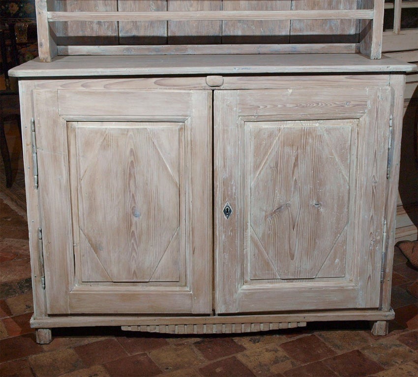 19th C. White-washed French Pine Vaisselier In Excellent Condition In New Orleans, LA