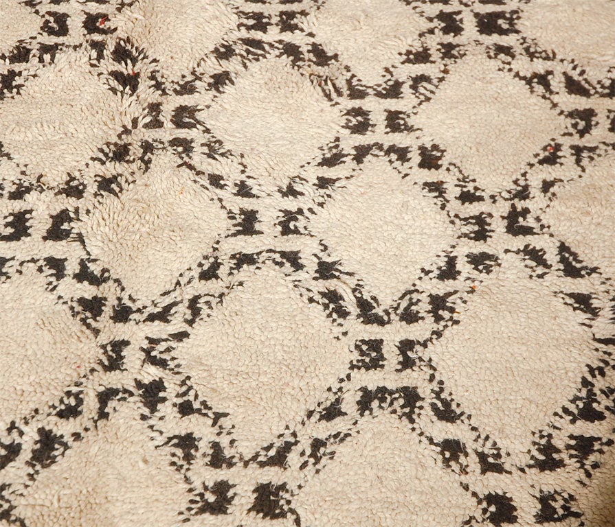 Late 20th Century Hand Loomed 11x6 Moroccan Wool Rug