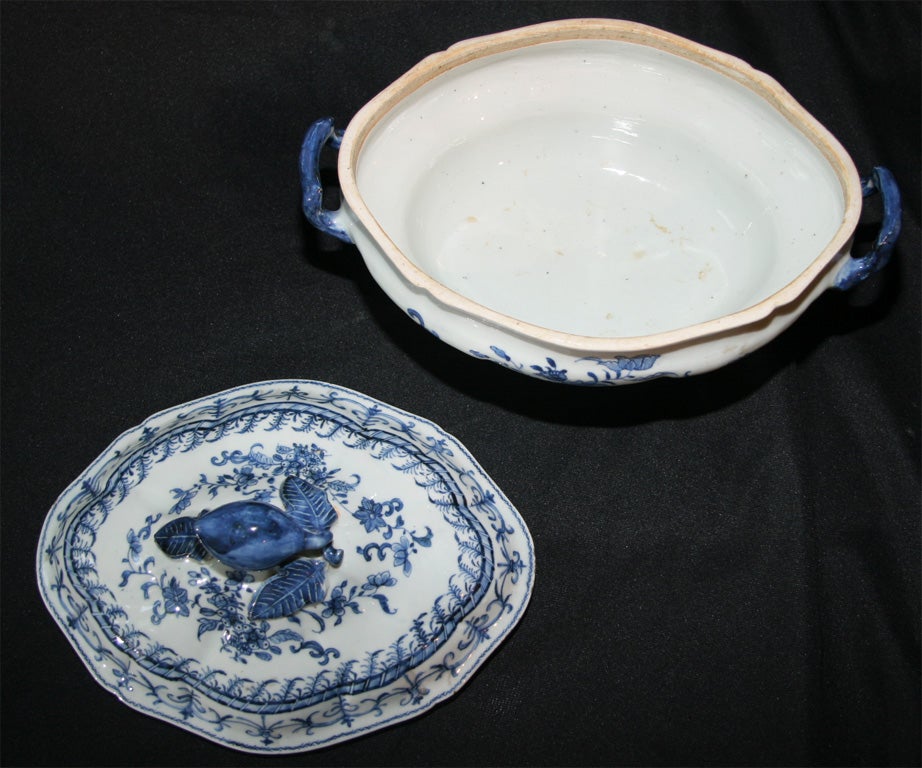 Chinese Blue and White Export Porcelain Soup Tureen 2