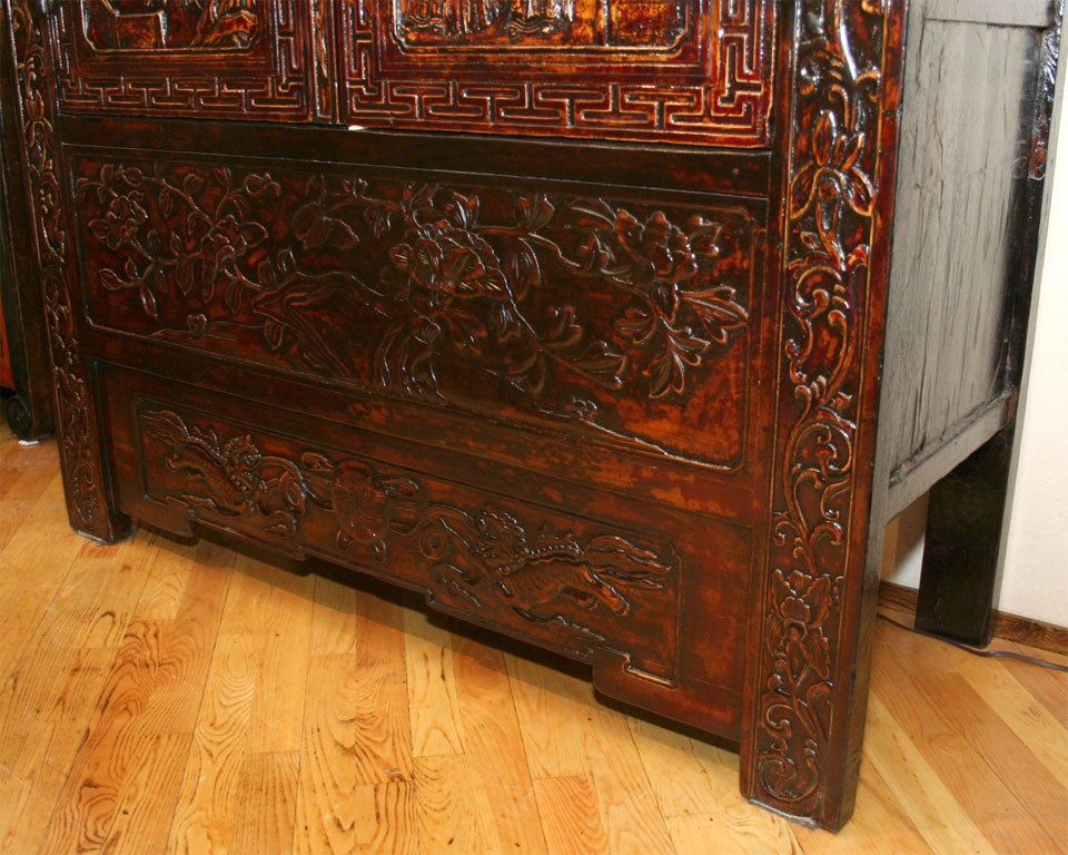 Chinese 18th Century Carved Front Cabinet Armoire in Elmwood In Excellent Condition For Sale In New York, NY