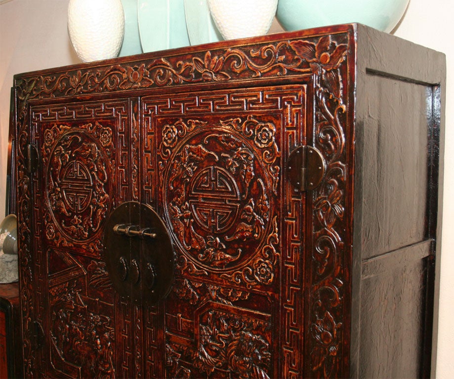 Chinese 18th Century Carved Front Cabinet Armoire in Elmwood For Sale 1