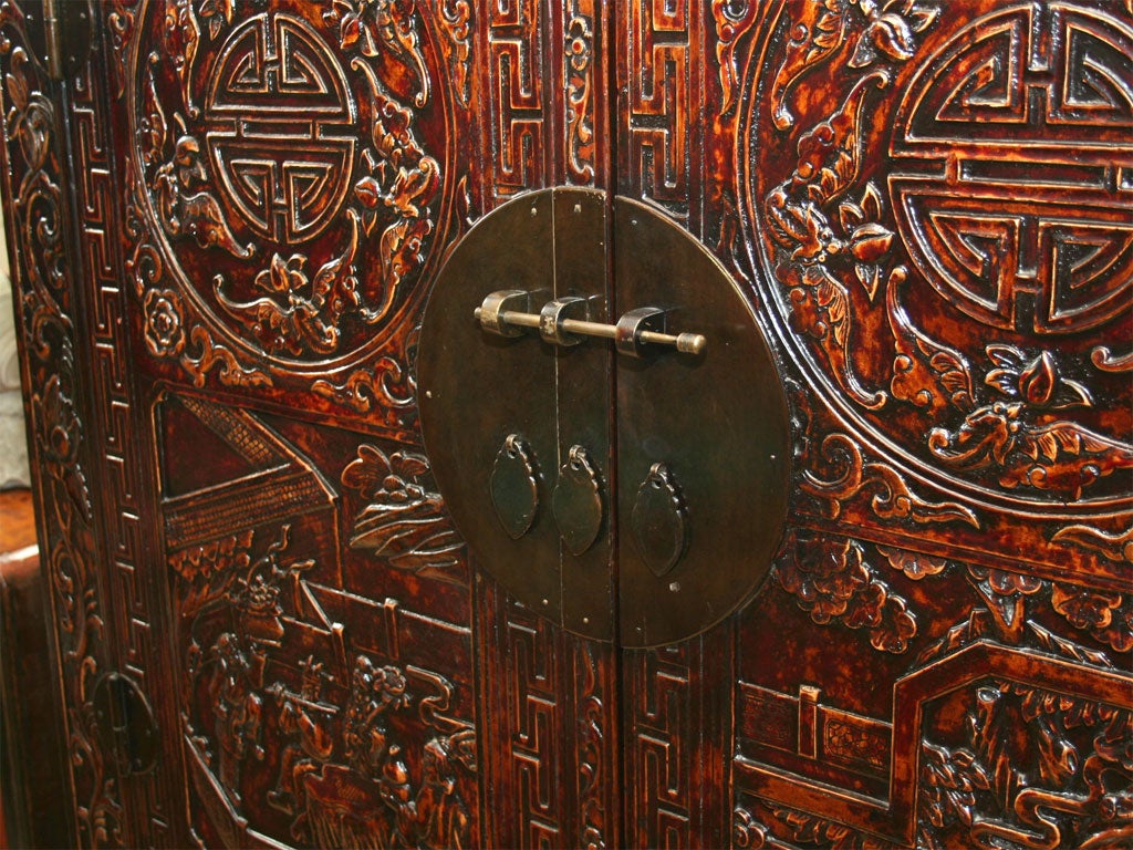 Chinese 18th Century Carved Front Cabinet Armoire in Elmwood For Sale 2