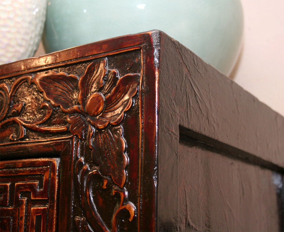 Chinese 18th Century Carved Front Cabinet Armoire in Elmwood For Sale 3
