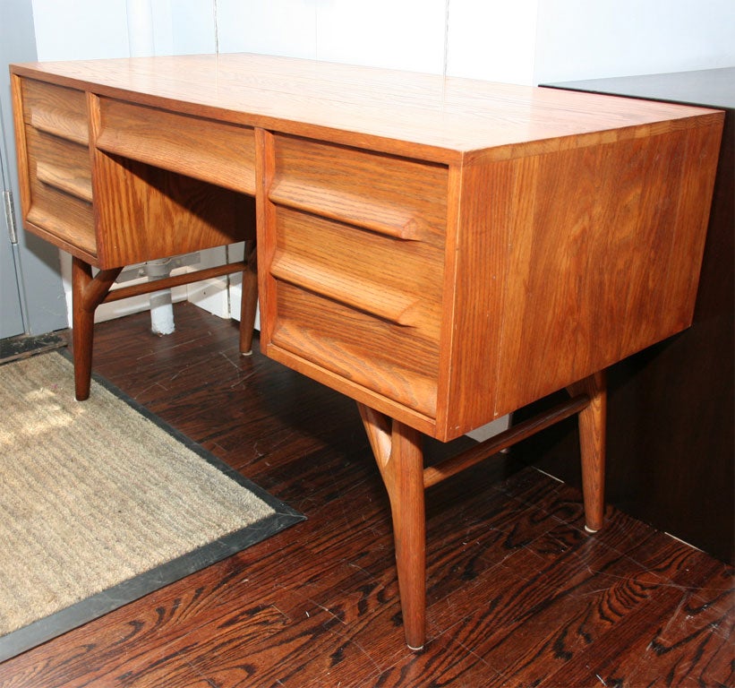 Four-drawer oak desk, designed for Jamestown Lounge Company, Jamestown, NY. This desk was part of the successful 