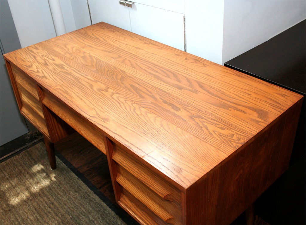 Oak Desk by Jack van der Molen 3