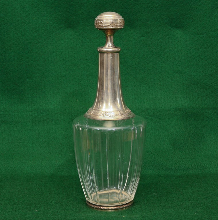 A SET OF FOUR CARAFES ON A MIRRORED PLATEAU,  C. 1850 In Good Condition In New York, NY