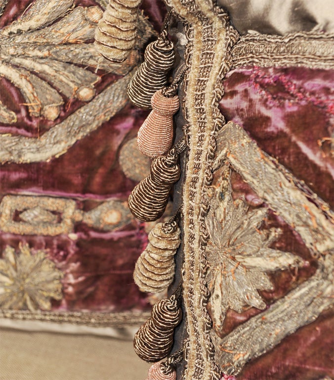 Pair of 18th Century French Silk Velvet Embroidered Pillows 4