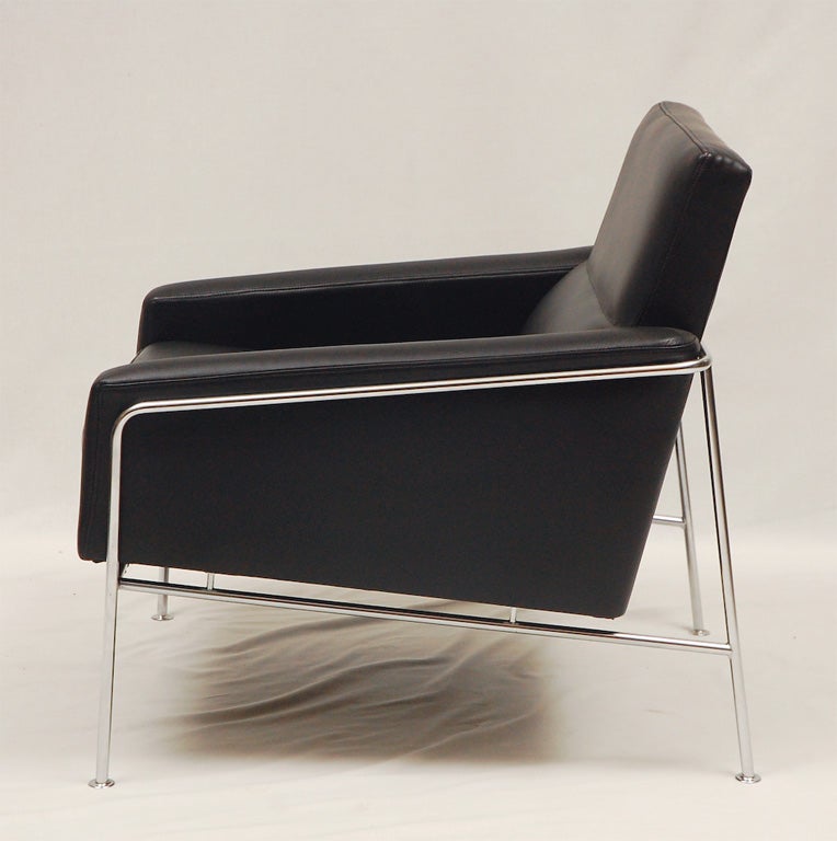 Milieu du XXe siècle Paire de chaises « SAS » d'Arne Jacobsen